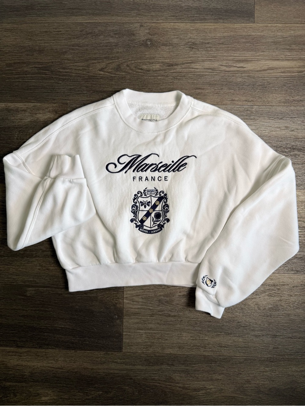 Abercrombie & Fitch White Crewneck Cropped Sweatshirt